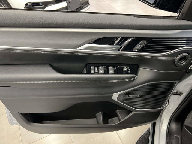 Used 2025 Jeep Wagoneer 4WD image 16