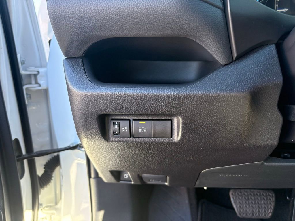 Used 2025 Toyota RAV4 XLE image 27