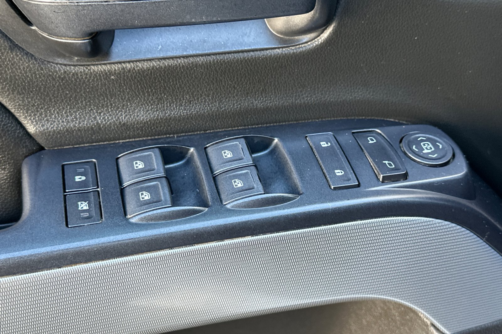 Used 2018 Chevrolet Silverado 1500 LT w/ All Star Edition AWD/4WD image 12