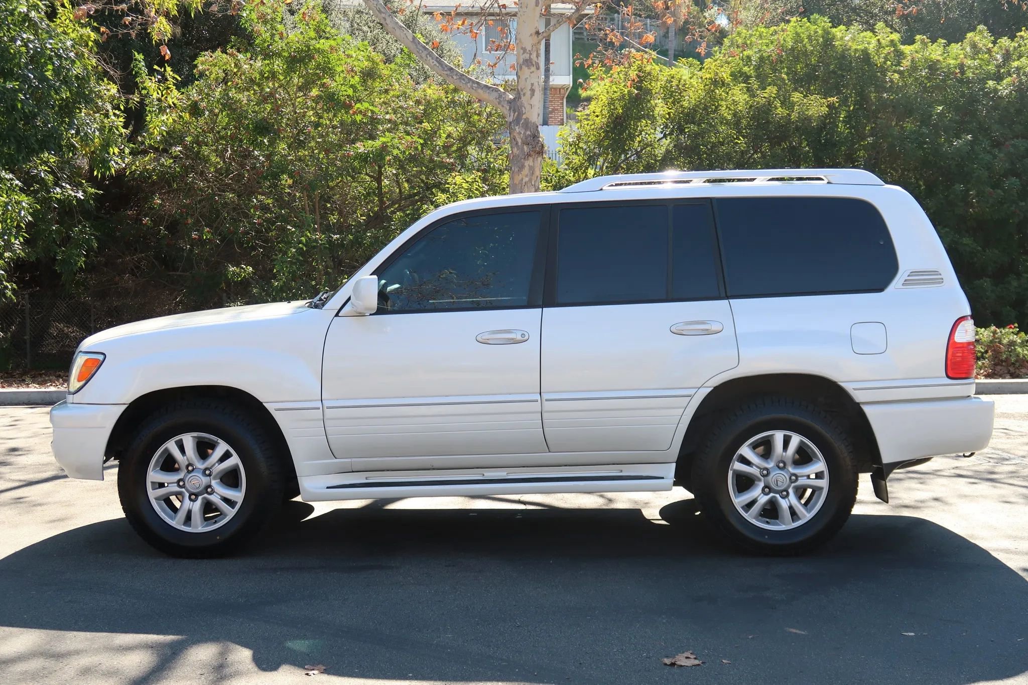 Used 2005 Lexus LX 470 4WD image 3