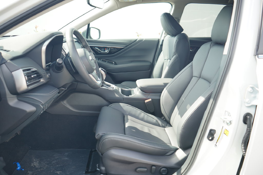 Certified 2025 Subaru Outback Limited AWD/4WD image 6