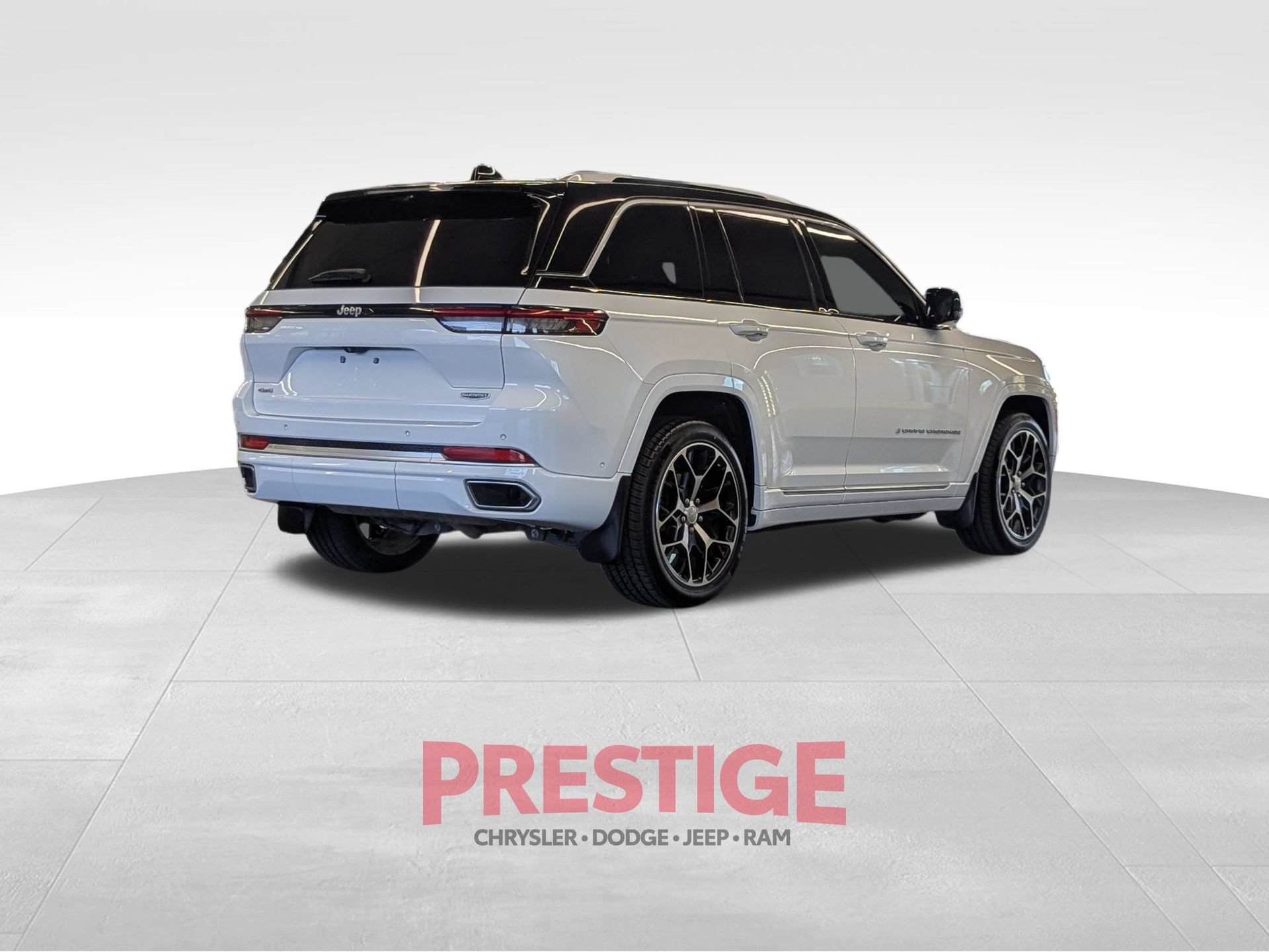 Used 2022 Jeep Grand Cherokee Summit AWD/4WD image 8