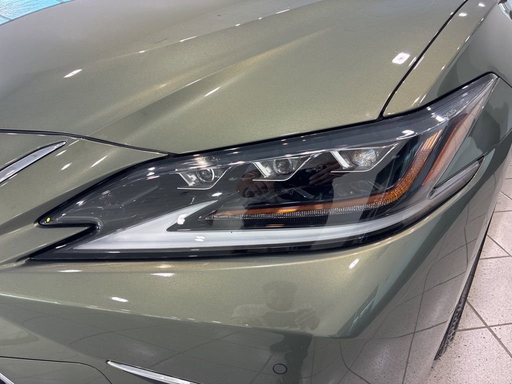 Certified 2019 Lexus ES 300h Ultra Luxury image 5