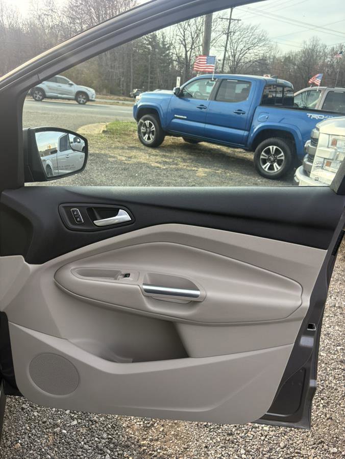 Used 2013 Ford C-MAX SE image 23