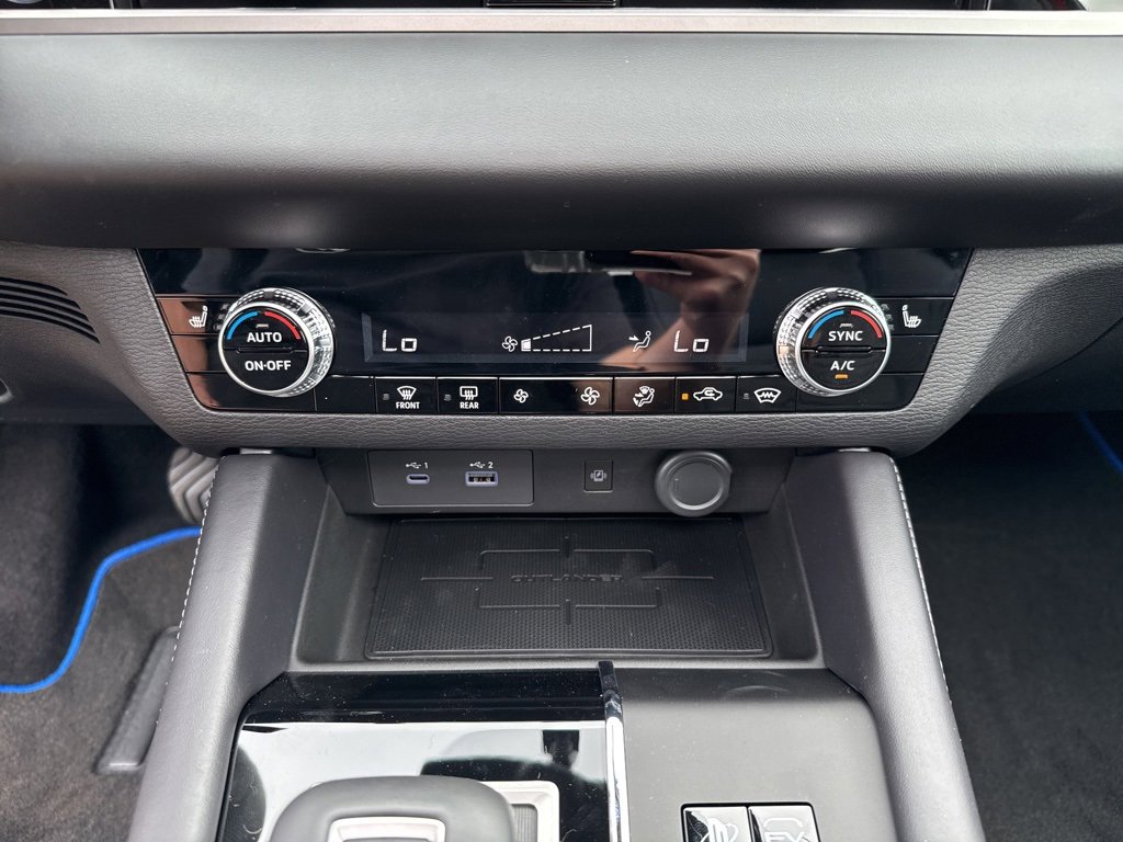 New 2025 Mitsubishi Outlander SE image 26