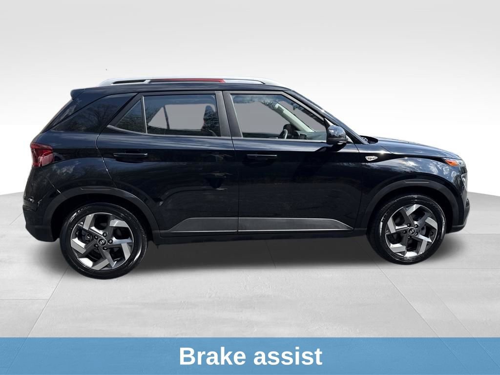 Used 2025 Hyundai Venue SEL image 9