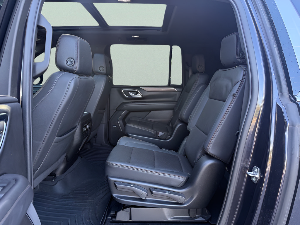 Used 2024 Chevrolet Suburban High Country AWD/4WD image 11