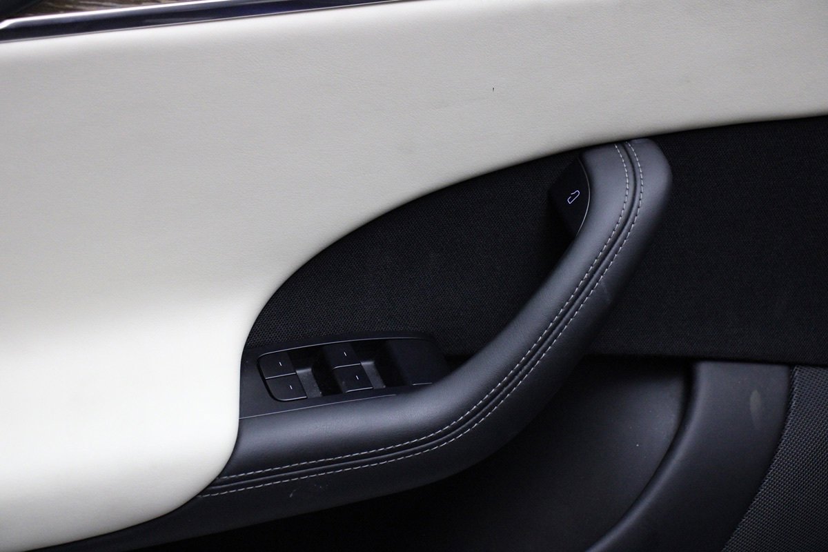 Used 2022 Tesla Model S AWD image 29