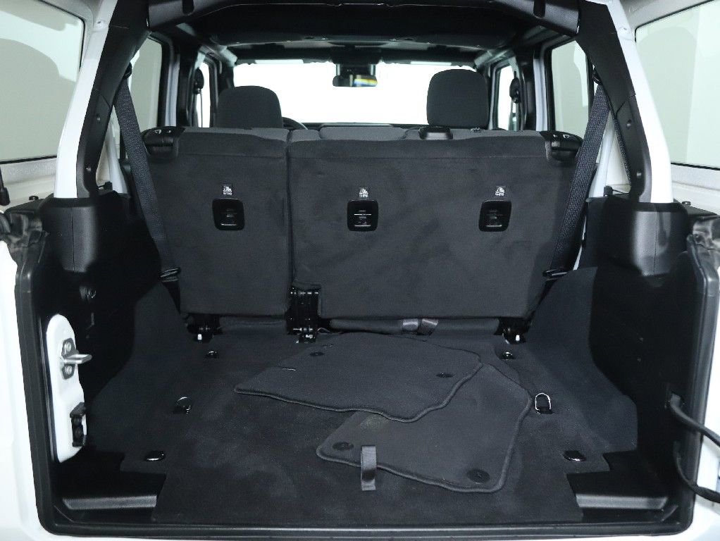 Used 2025 Jeep Wrangler Sport S image 30