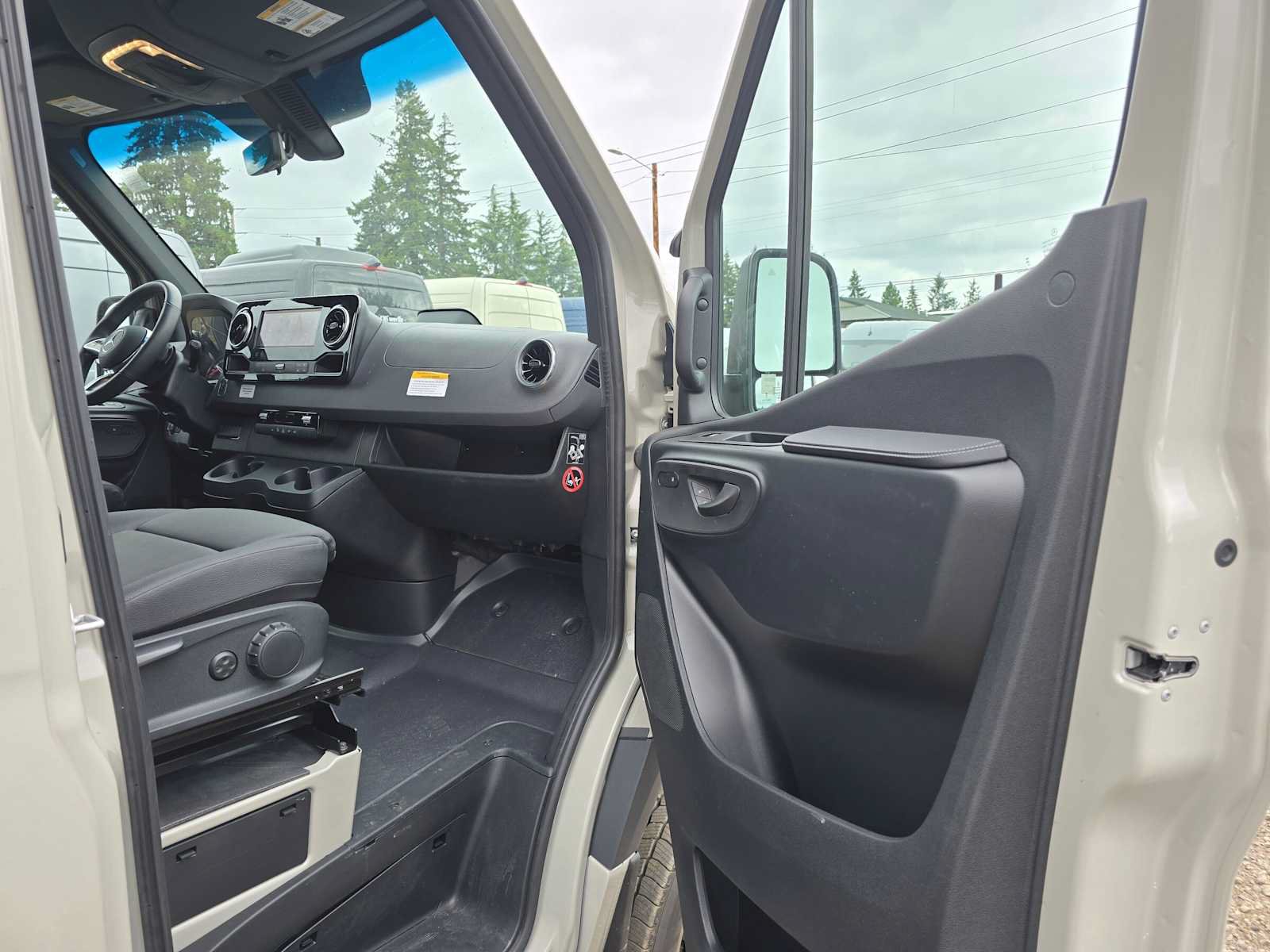 Used 2026 Mercedes-Benz Sprinter 2500 image 10
