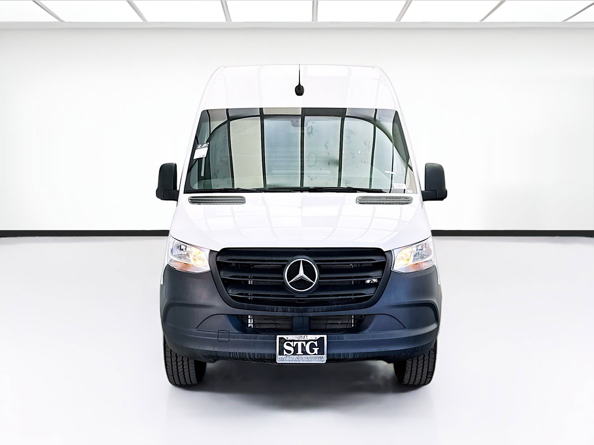 Used 2023 Mercedes-Benz Sprinter 2500 image 2