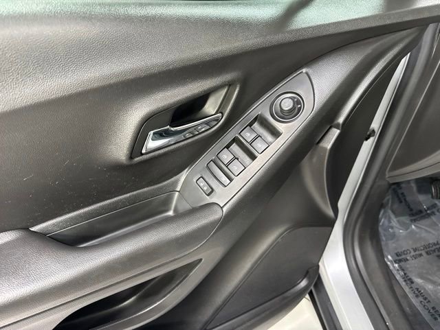 Used 2019 Chevrolet Trax LT w/ LT Convenience Package FWD image 10