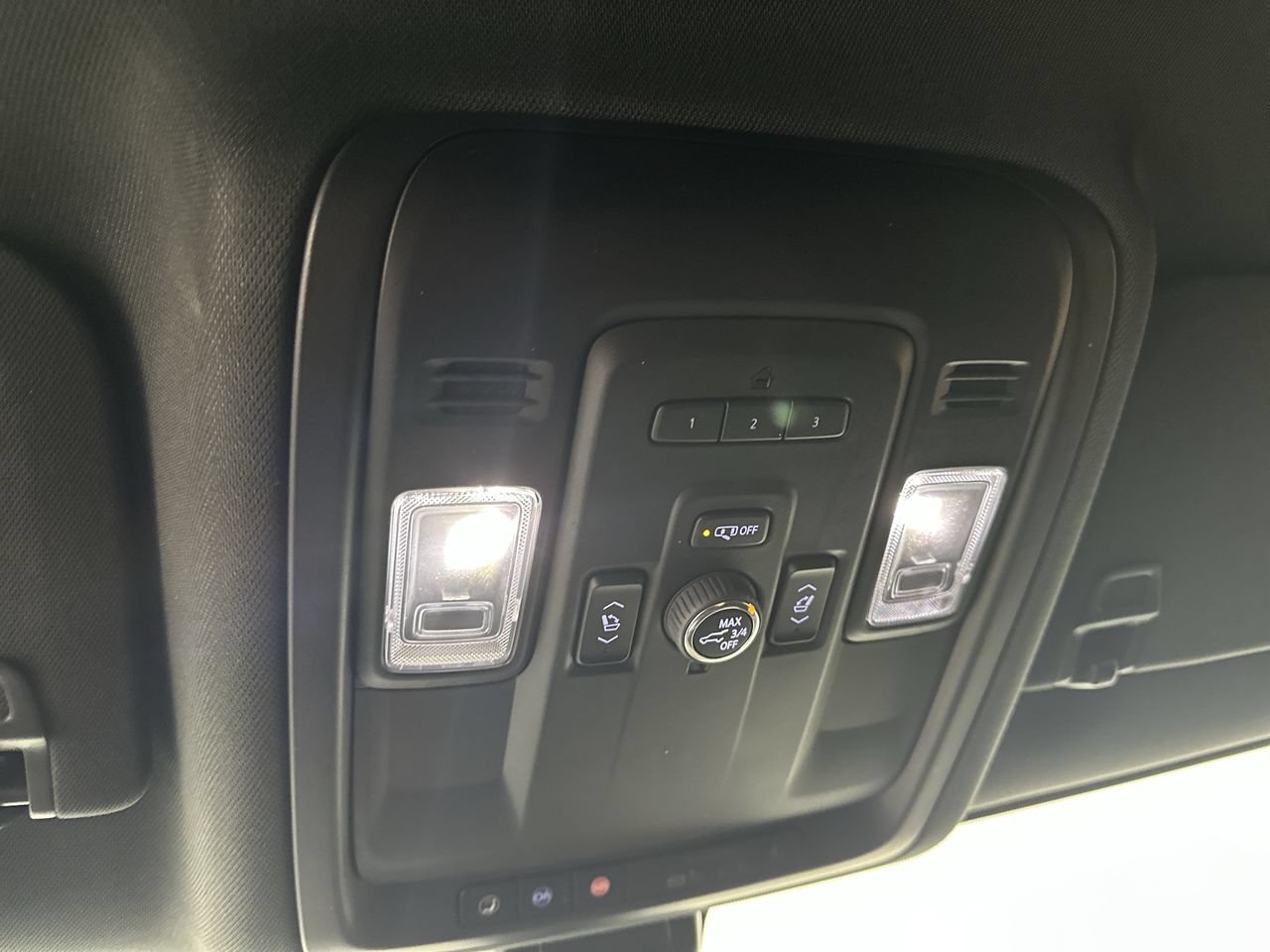 Used 2022 Chevrolet Suburban Premier RWD image 10