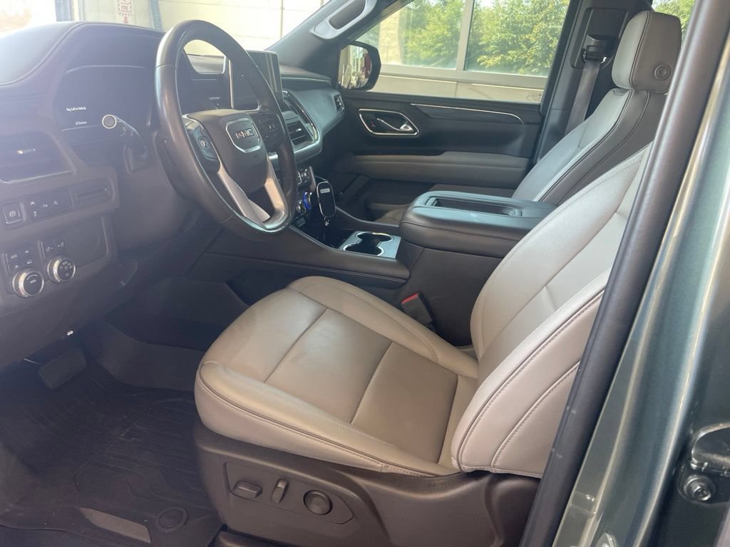 Used 2023 GMC Yukon SLT AWD/4WD image 4
