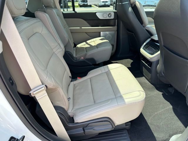 Used 2022 Lincoln Navigator Reserve image 12