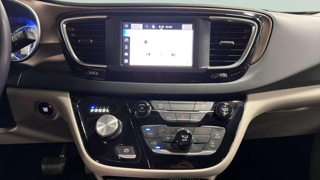 Used 2023 Chrysler Voyager LX FWD image 37