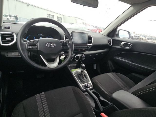 Used 2023 Hyundai Venue SEL image 28