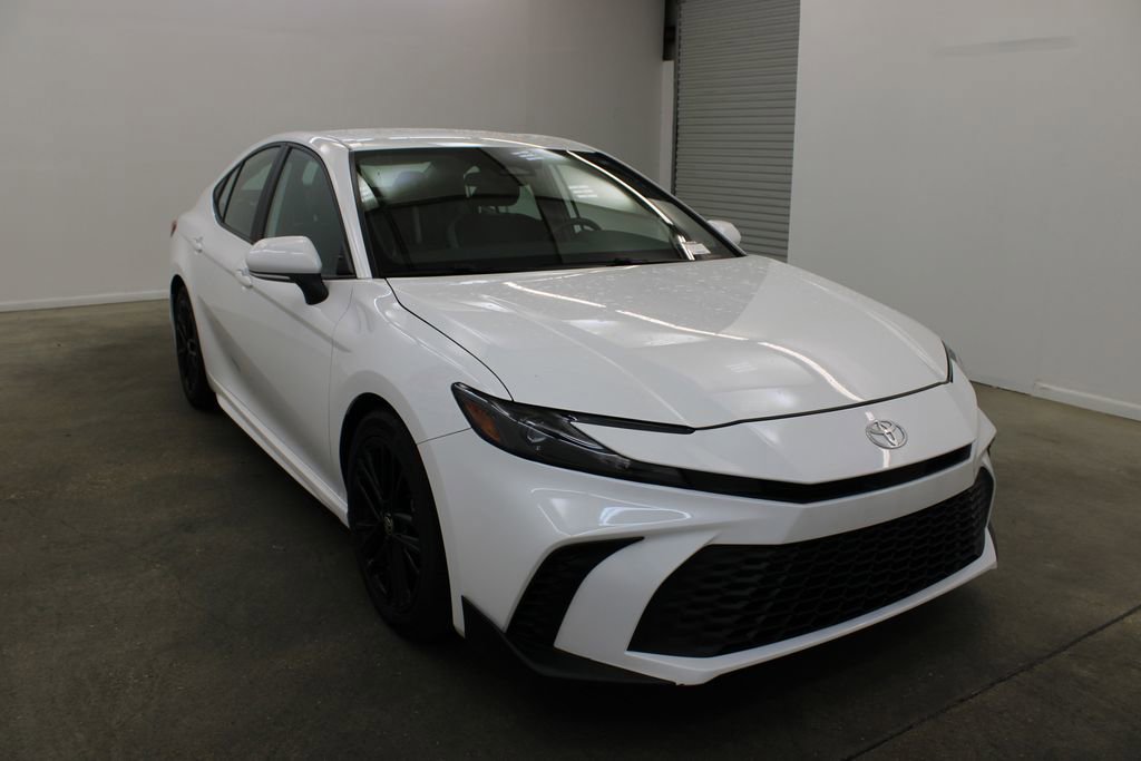 Used 2025 Toyota Camry SE FWD image 6