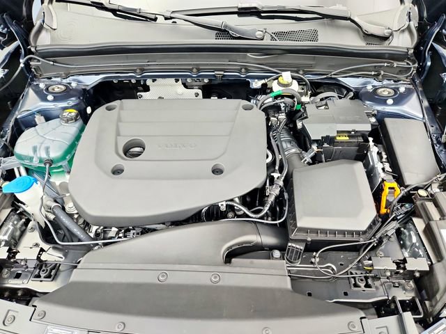 New 2026 Volvo XC40 B5 Core w/ Climate Package image 28
