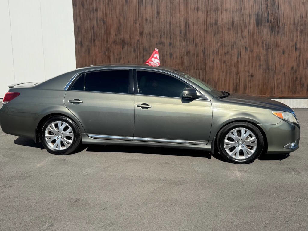 Used 2012 Toyota Avalon Limited FWD image 2
