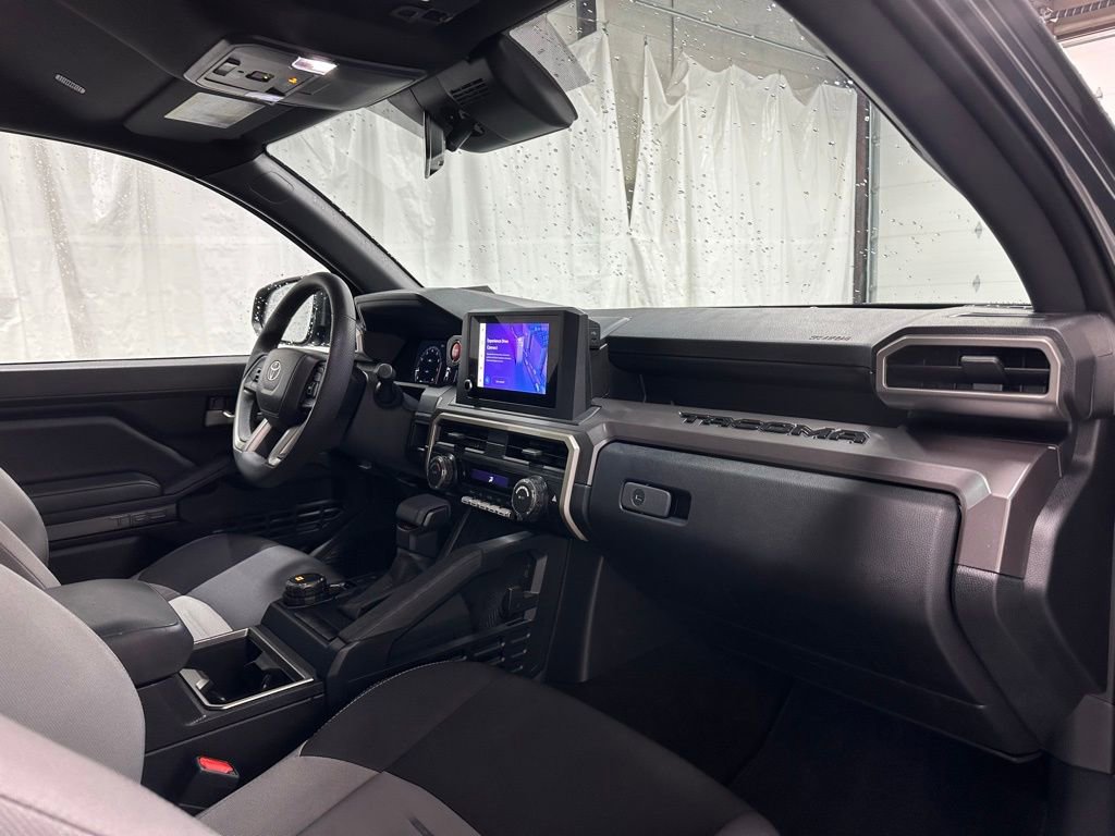 Used 2025 Toyota Tacoma TRD Sport AWD/4WD image 59
