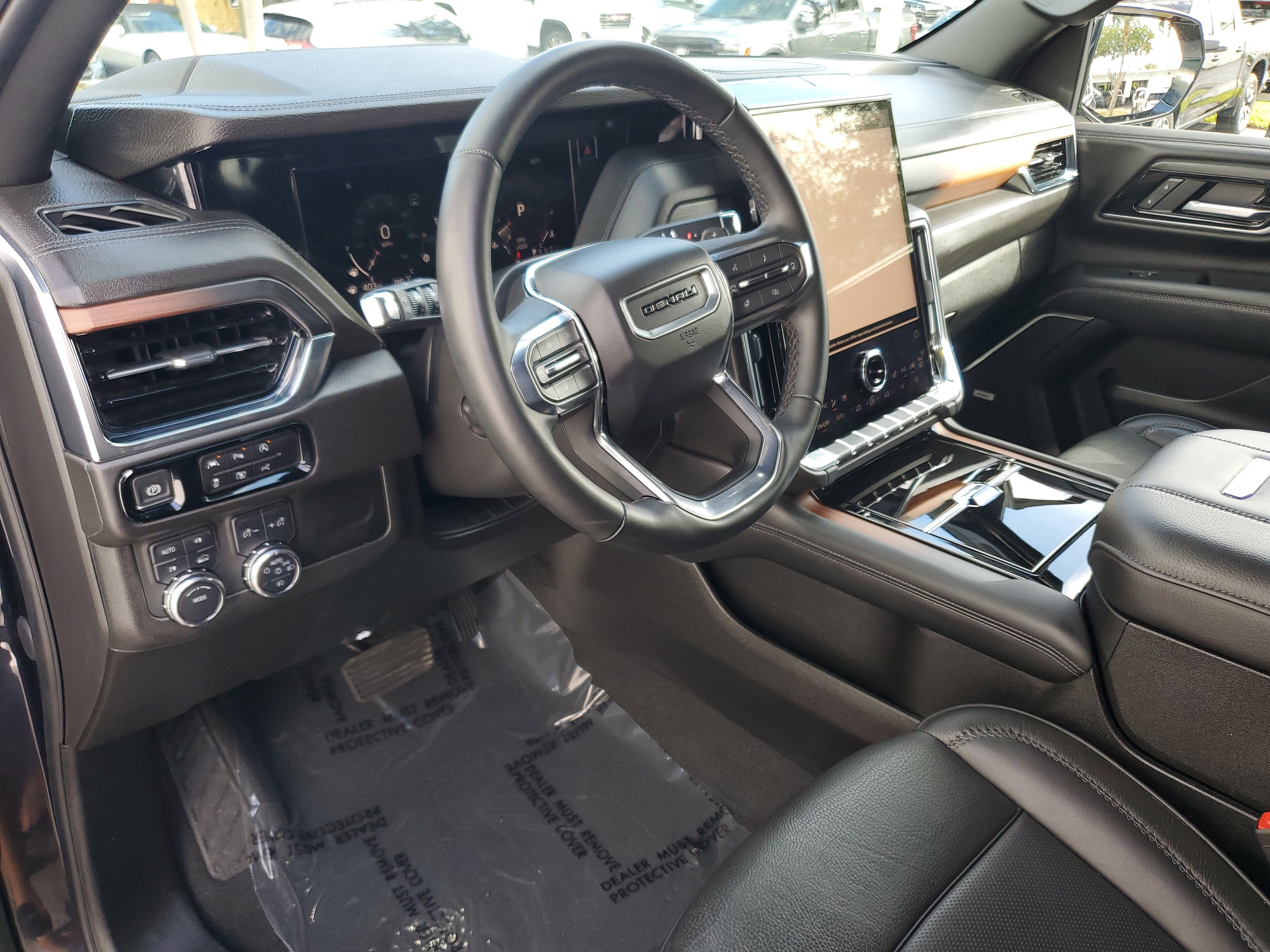 Used 2025 GMC Yukon XL Denali image 23