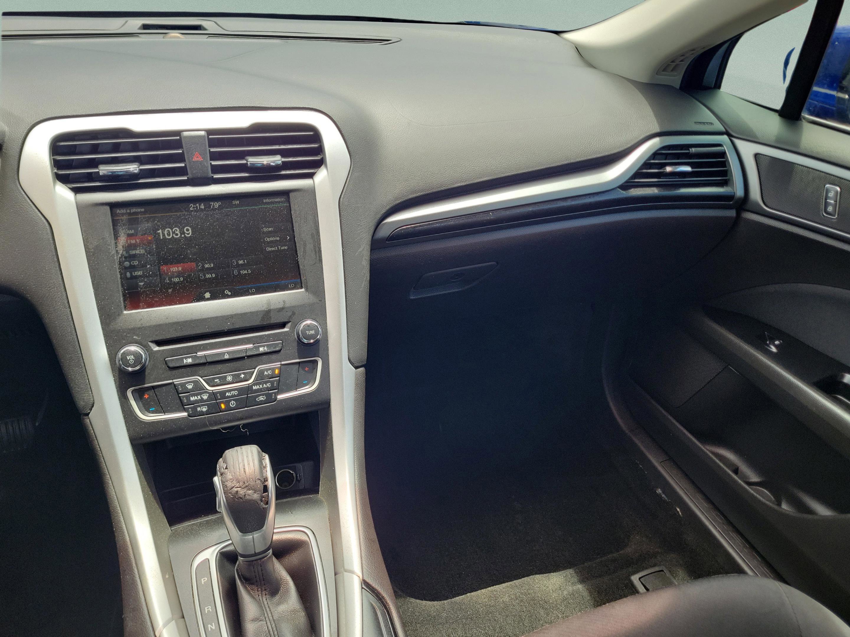 Used 2016 Ford Fusion SE FWD image 16