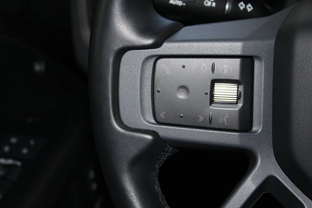 Used 2025 Land Rover Defender 110 X-Dynamic SE image 21