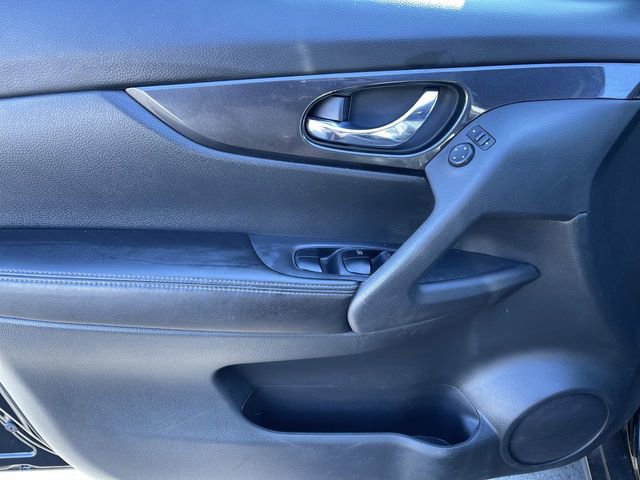 Used 2018 Nissan Rogue S image 21