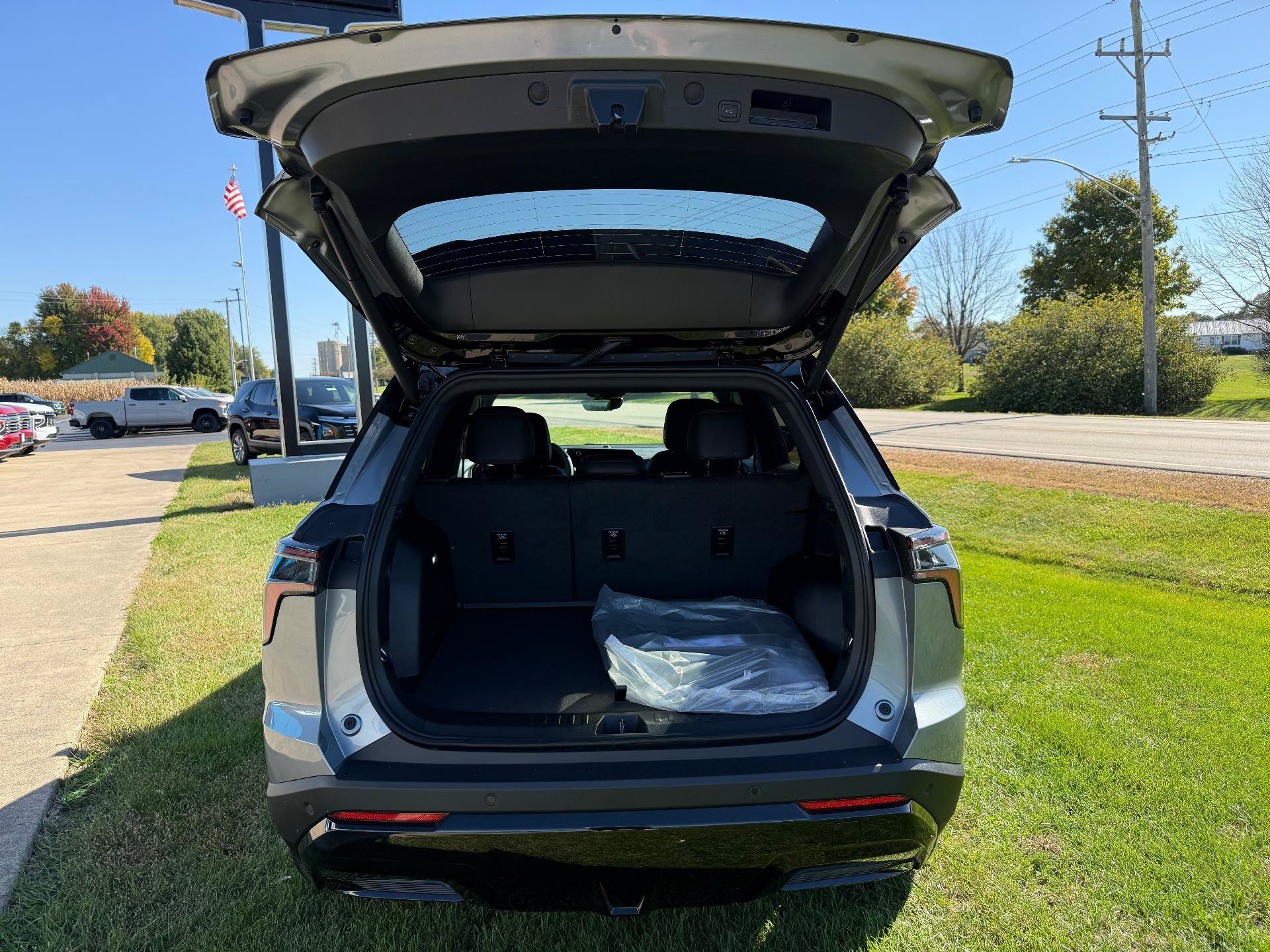 New 2027 Chevrolet Equinox RS w/ Safety and Technology Package AWD/4WD image 11