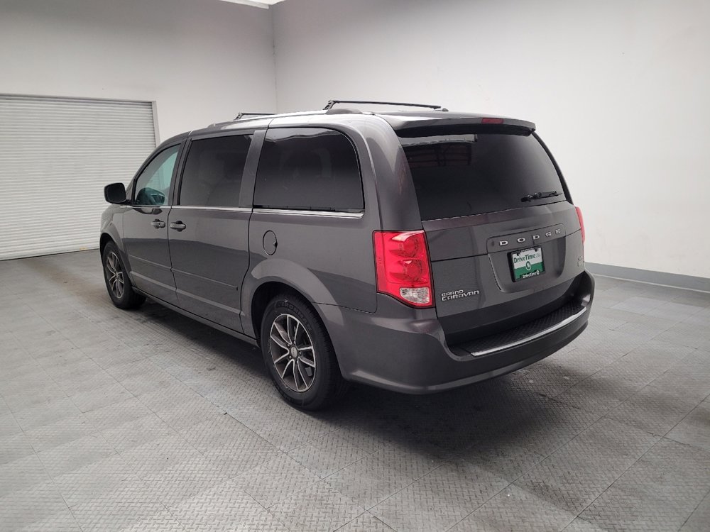 Used 2017 Dodge Grand Caravan SXT FWD image 5