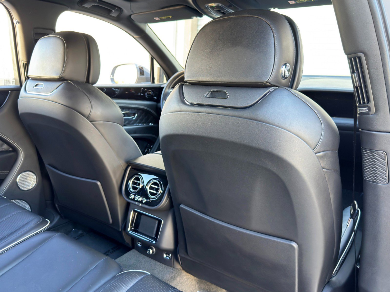 Used 2022 Bentley Bentayga AWD/4WD image 41