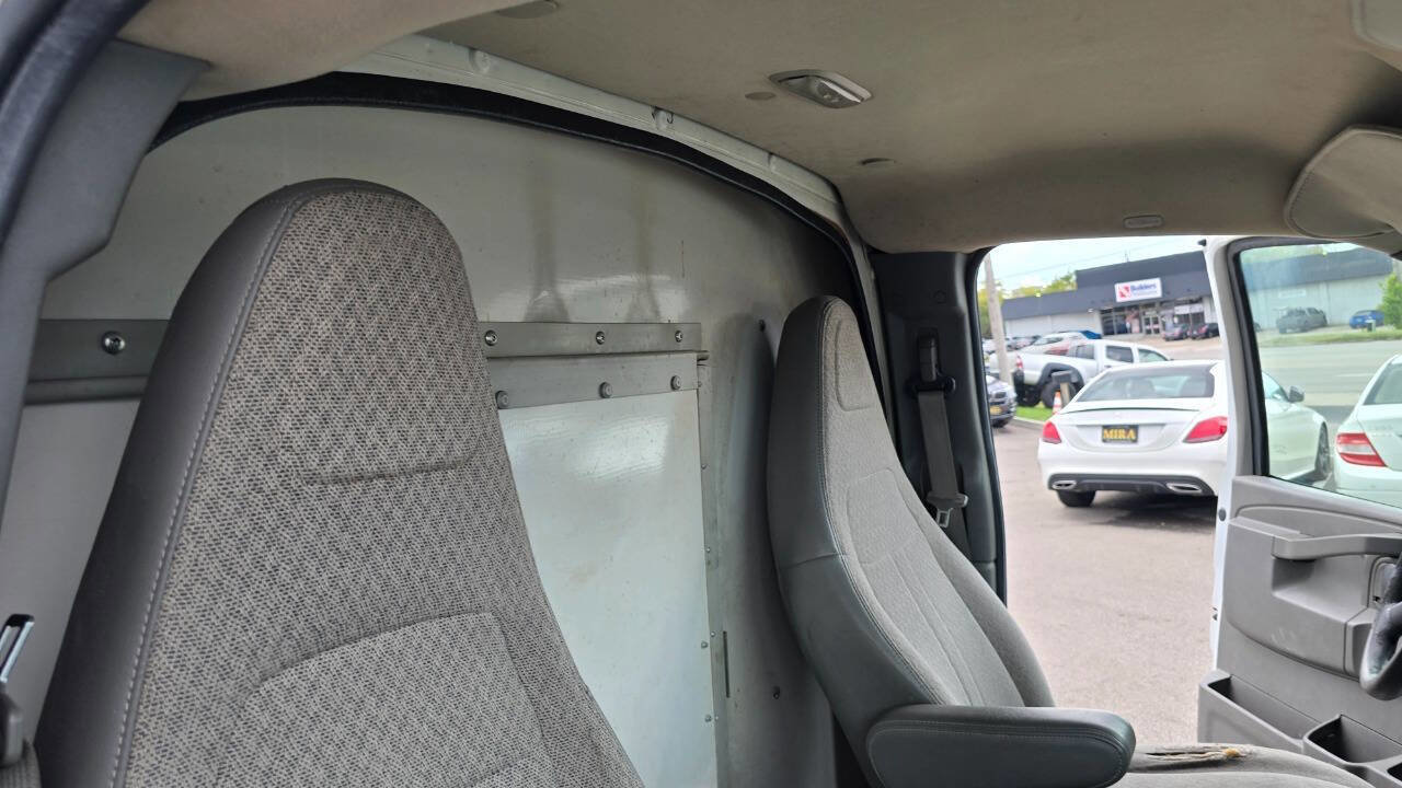 Used 2017 Chevrolet Express 3500 w/ Chrome Appearance Package image 45