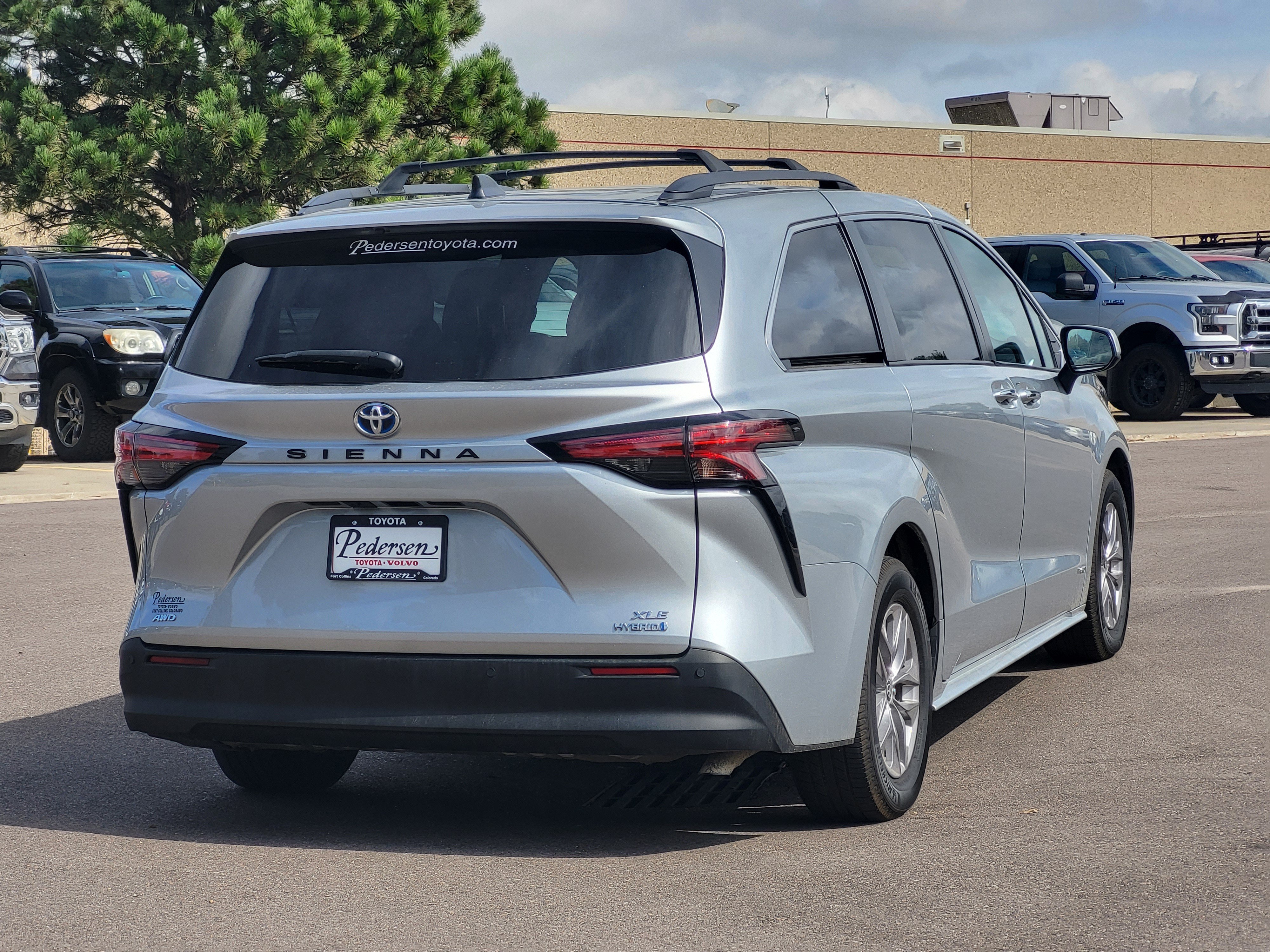 Used 2021 Toyota Sienna XLE w/ XLE Plus Package AWD/4WD image 2