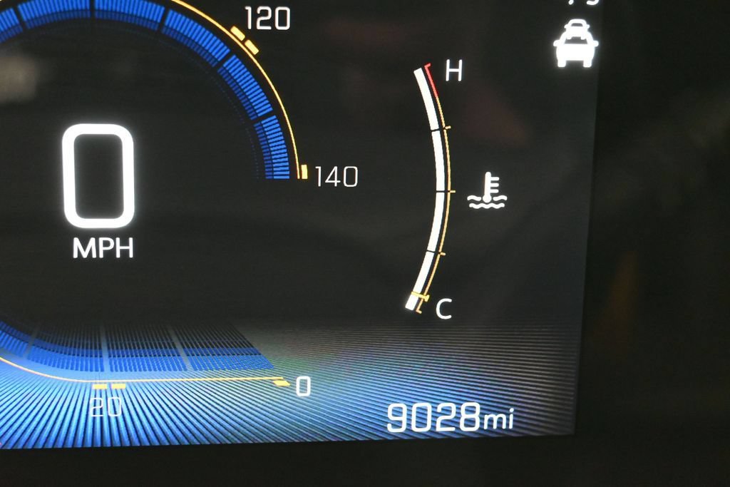 Used 2025 Chevrolet Trax LT w/ LT Convenience Package FWD image 16