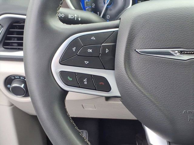 Used 2023 Chrysler Voyager LX image 16