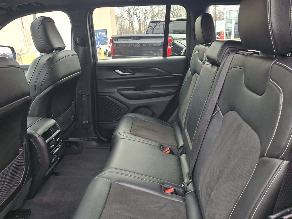 Used 2023 Jeep Grand Cherokee Altitude image 20