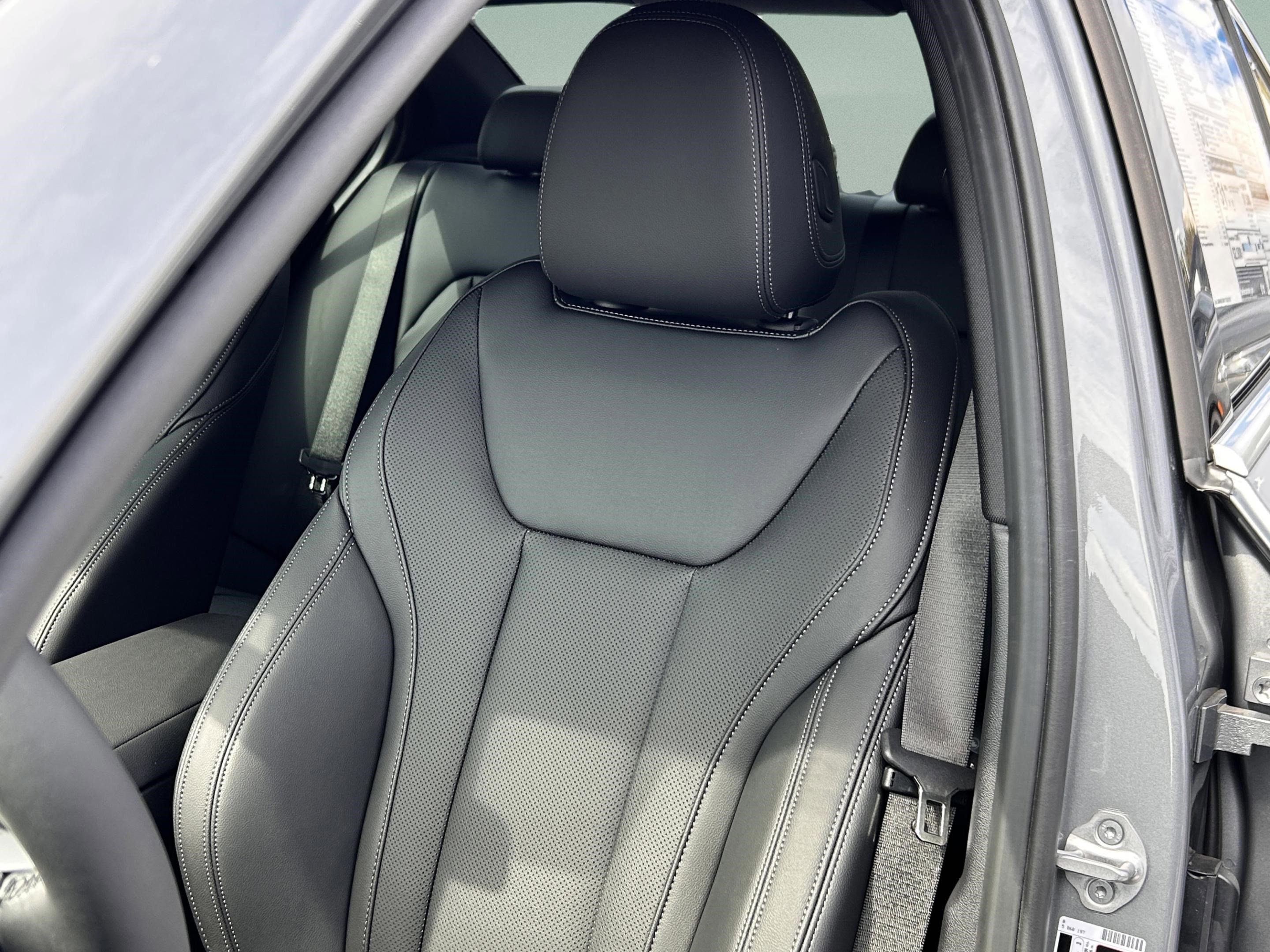 Used 2026 BMW 330i Sedan w/ Premium Package image 24