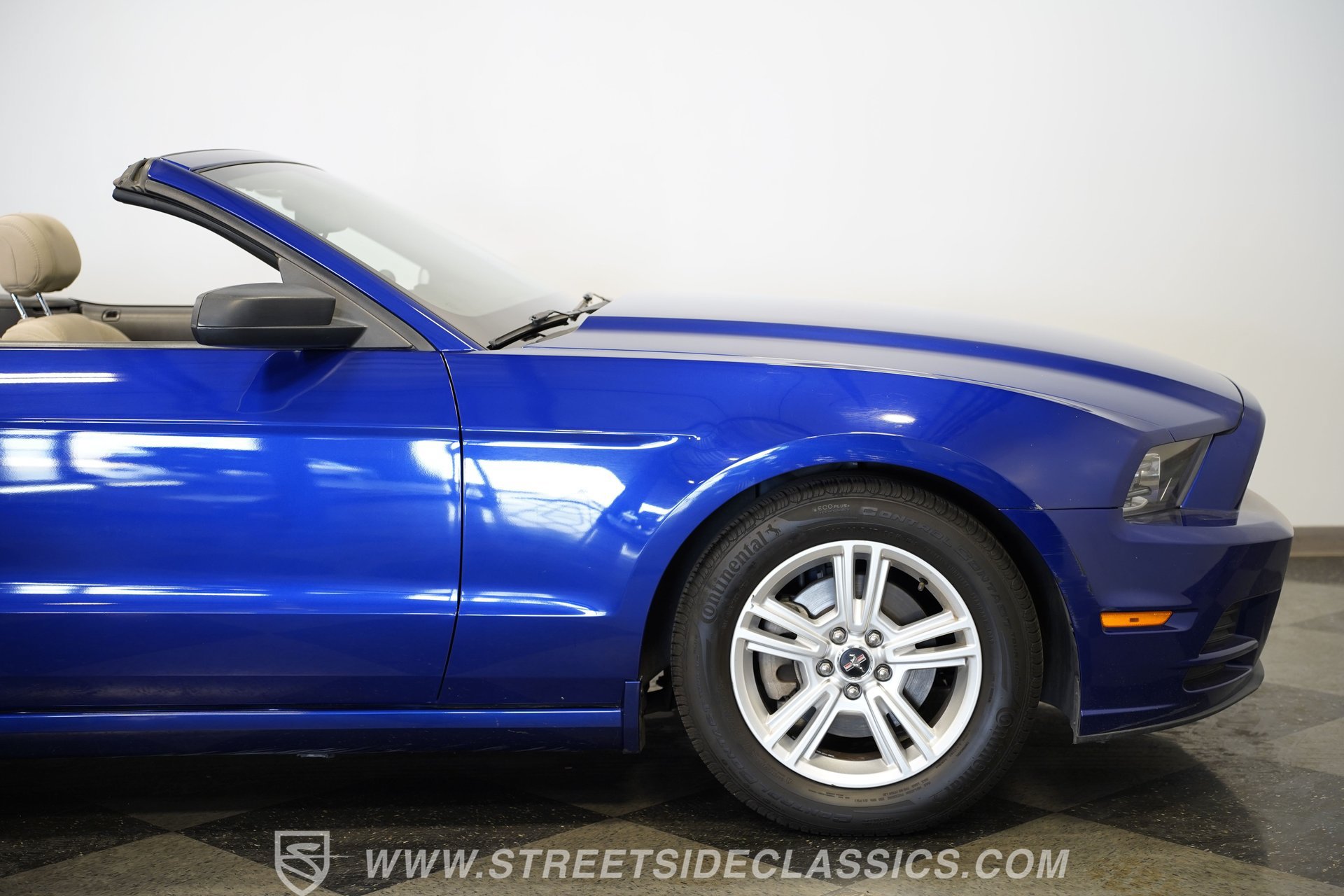 Used 2014 Ford Mustang Convertible RWD image 34