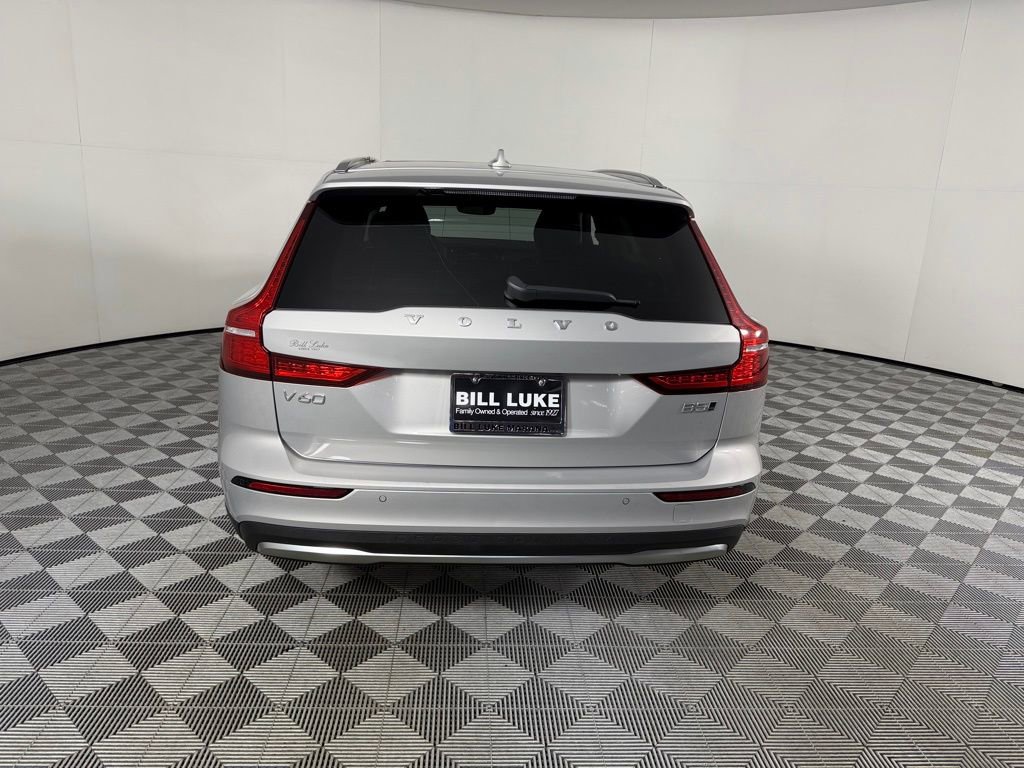 Used 2025 Volvo V60 B5 Cross Country Plus image 7