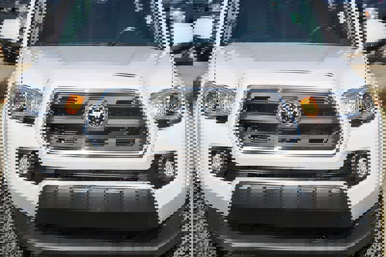 Used 2017 Toyota Tacoma SR5 w/ Tow Package image 21