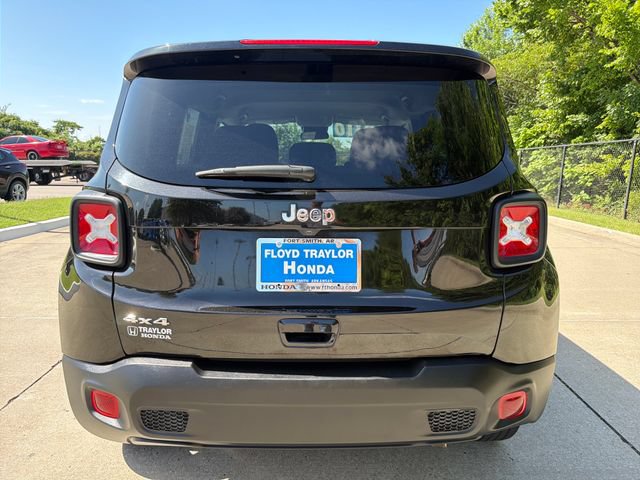 Used 2023 Jeep Renegade Latitude AWD/4WD image 4