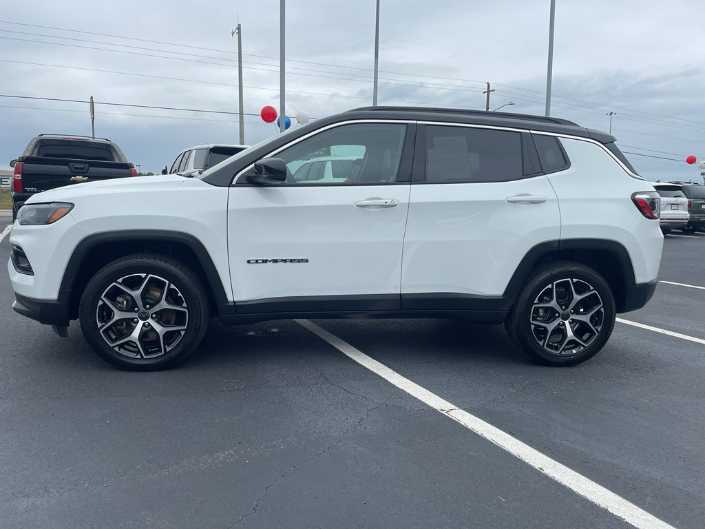 Used 2025 Jeep Compass Limited AWD/4WD image 4