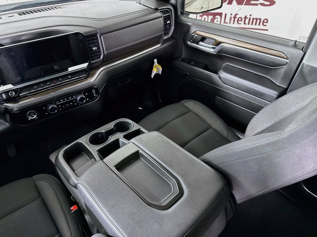 Used 2024 Chevrolet Silverado 1500 LT AWD/4WD image 25