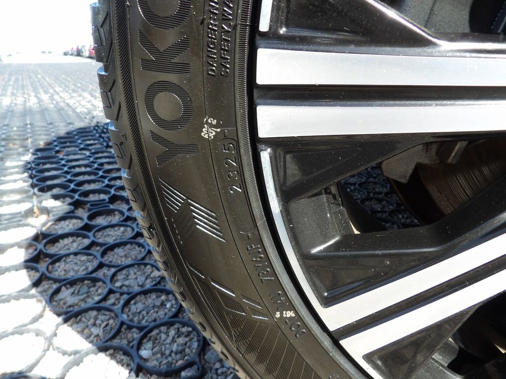 Certified 2024 Volvo XC90 B6 Plus w/ Protection Package Premier image 30