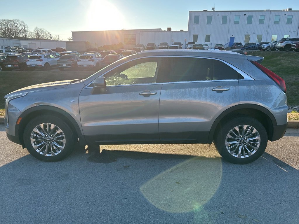 Used 2024 Cadillac XT4 Premium Luxury image 7
