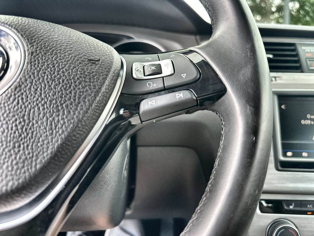 Used 2017 Volkswagen Golf Wolfsburg Edition FWD image 32