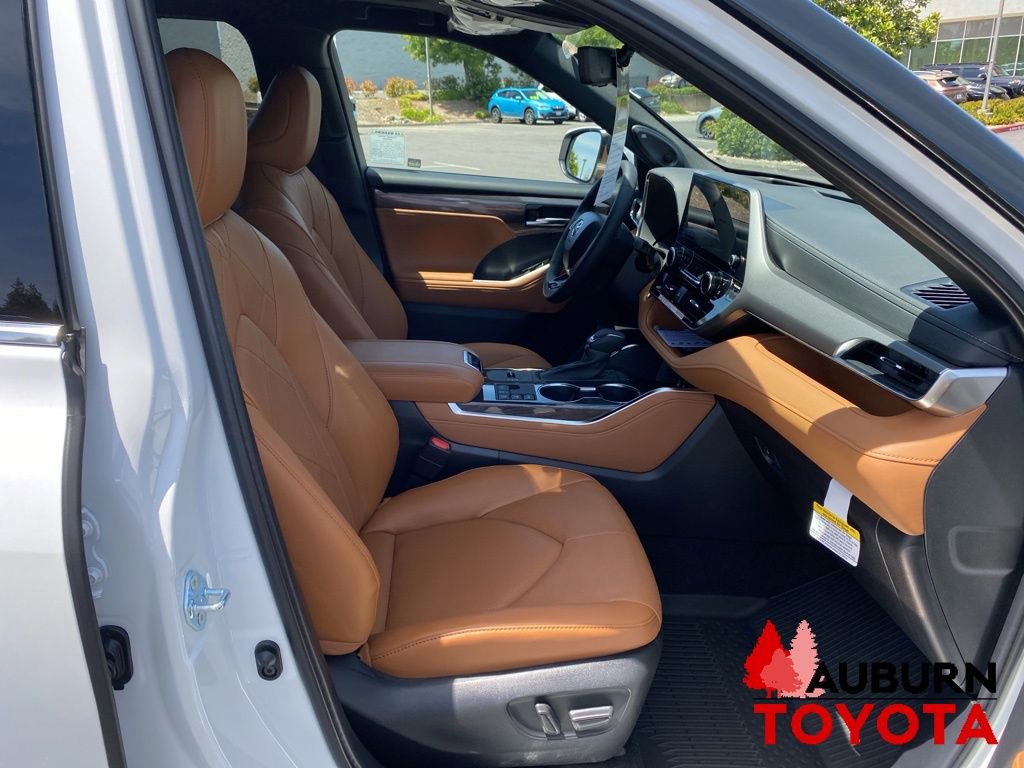 New 2026 Toyota Highlander Platinum AWD/4WD image 19