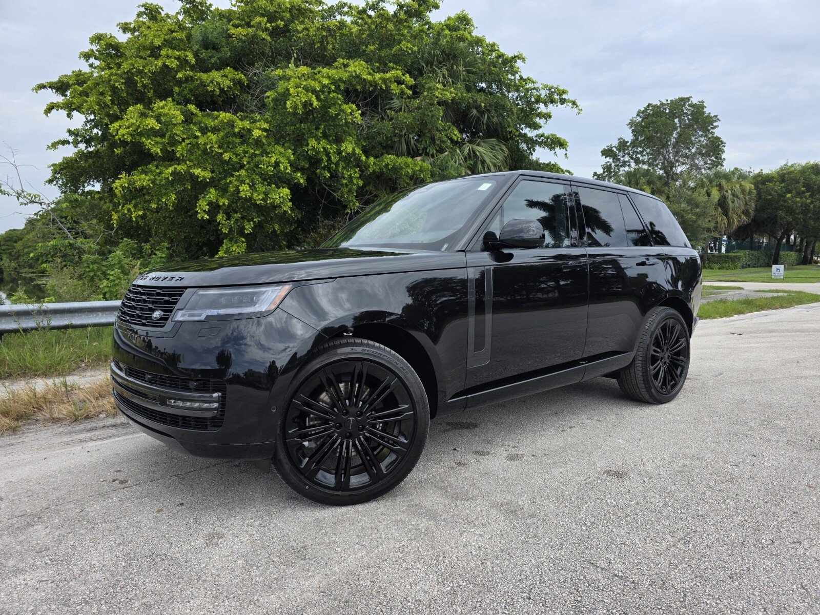 New 2026 Land Rover Range Rover SE AWD/4WD image 1