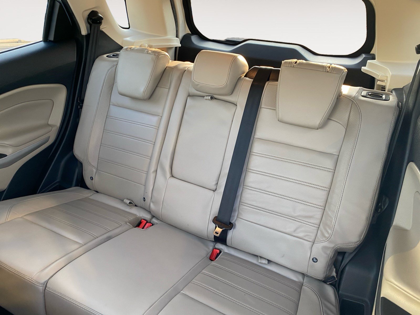 Used 2019 Ford EcoSport Titanium FWD image 16